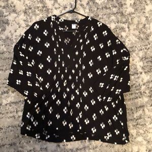 Quarter length black and white blouse!